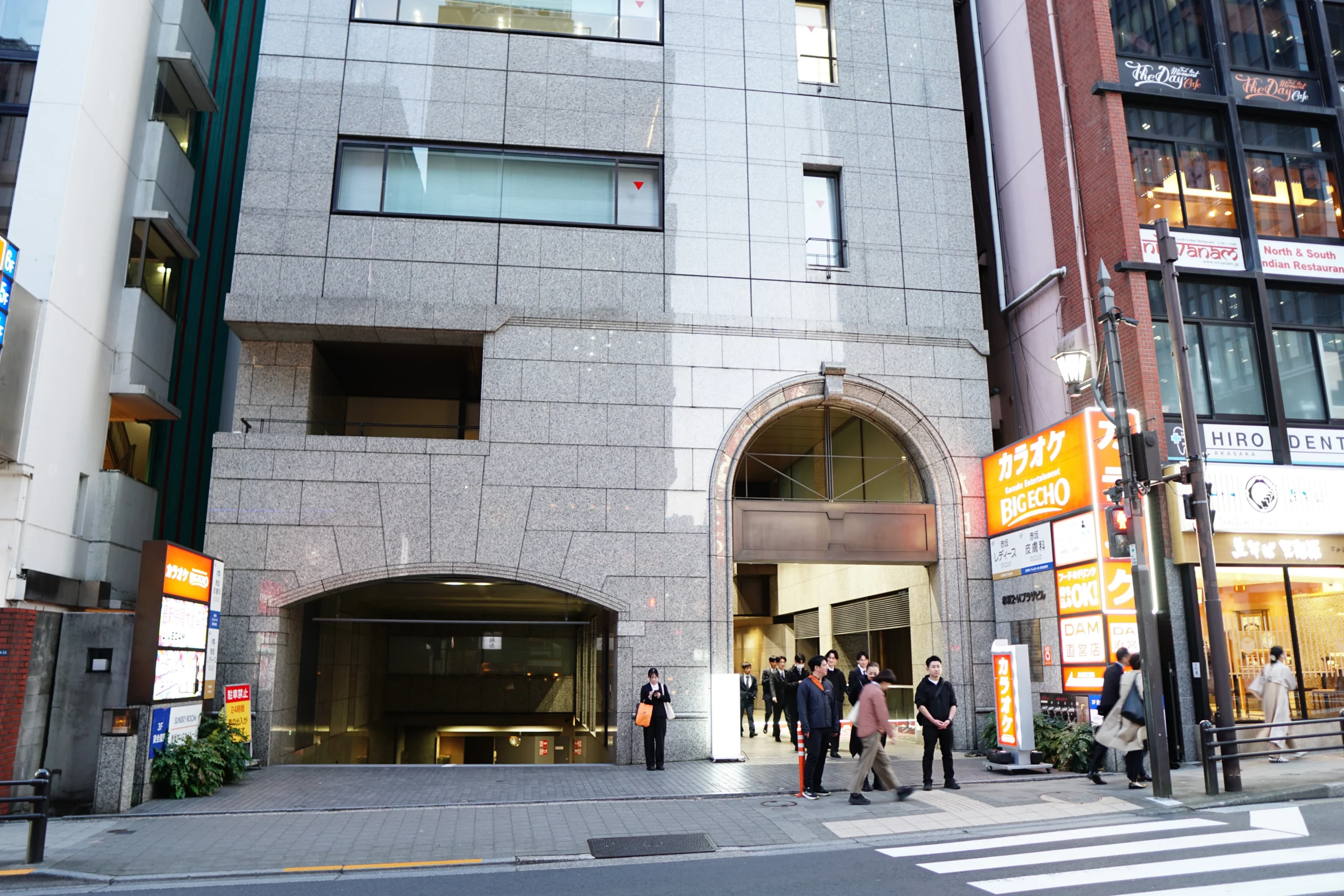赤坂駅から徒歩15秒